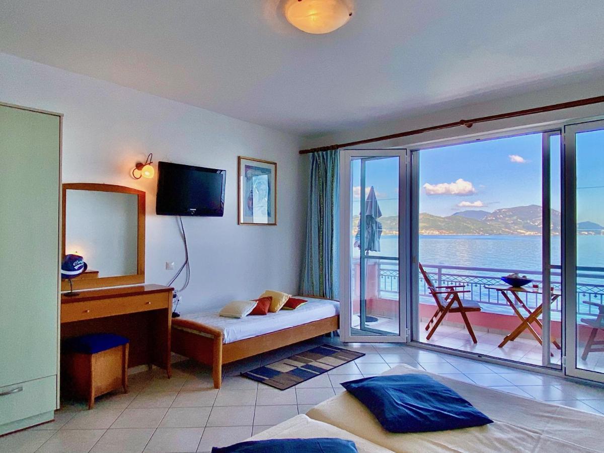 Seafront Villa Ourania Mesongí Extérieur photo