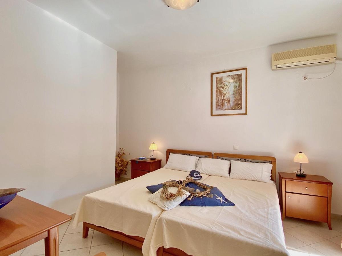 Seafront Villa Ourania Mesongí Extérieur photo