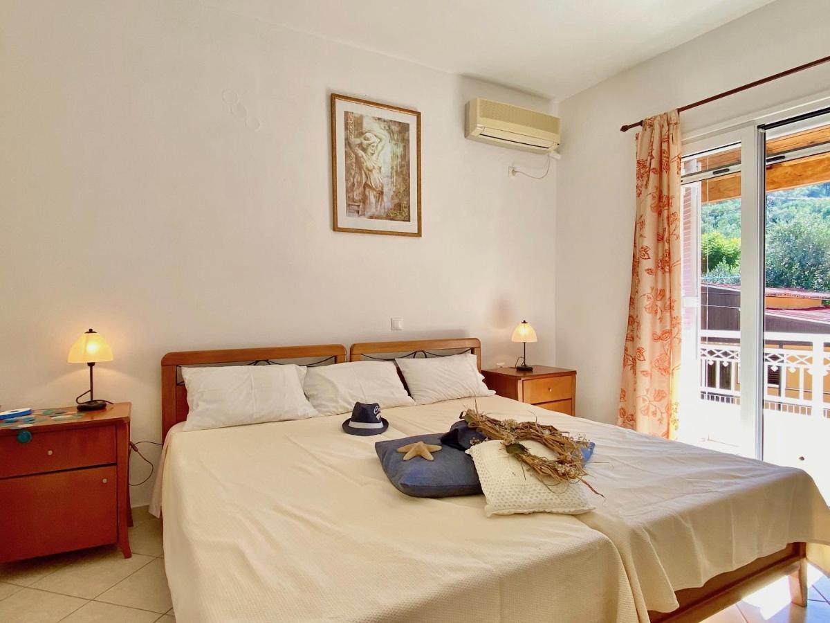Seafront Villa Ourania Mesongí Extérieur photo